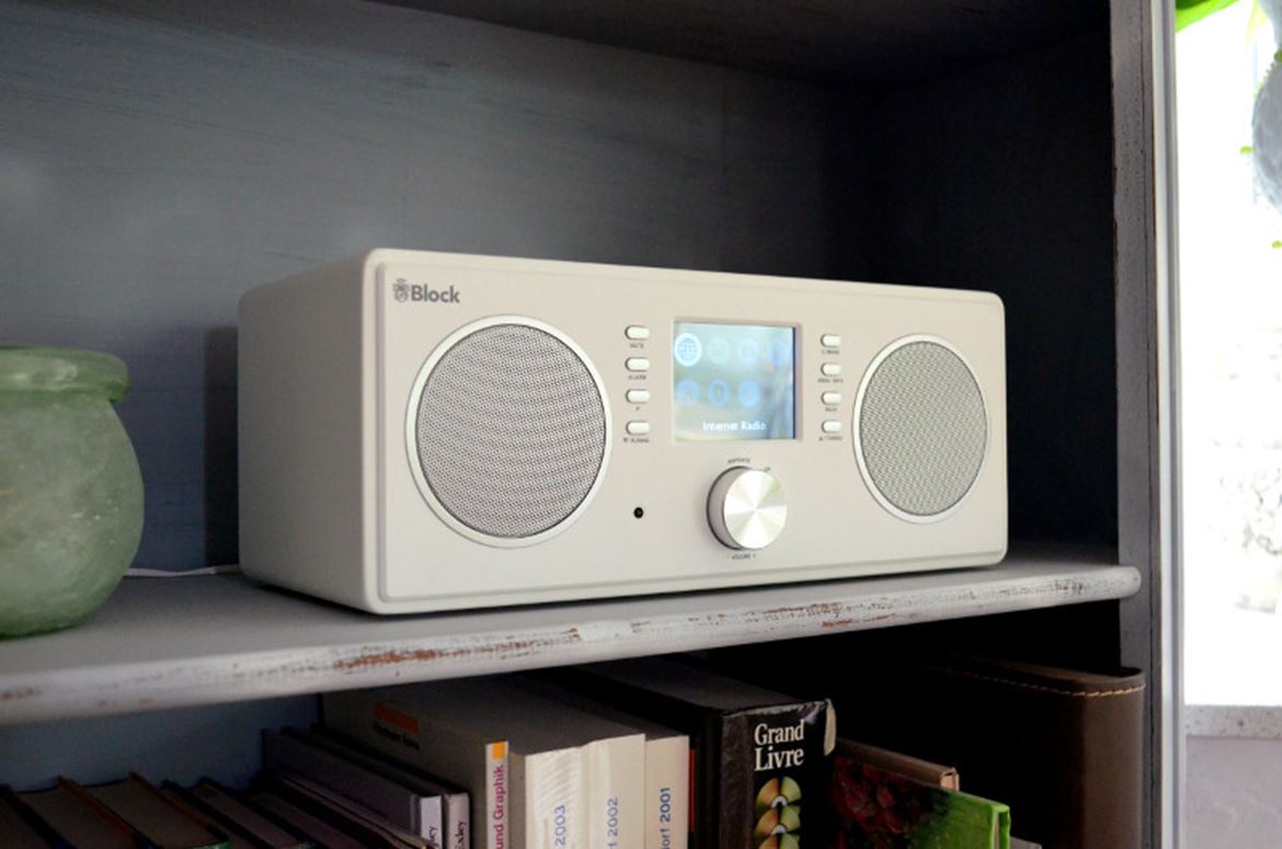 Block Audio CR-20 - Connected Radio, unidade de tamanho reduzido 2 colunas, tudo em um, ideal para cozinha, sala de estudo ou espaço de escritório com FM, DAB +, rádio de Internet e streamer de rede, bem como a função multiroom, Spotify Connect, Bluetooth e WLAN. Ecrã TFT a cores. Controle via app "Undock" UPnP. Despertador. Entrada auxiliar 3.5 mm, saída 3.5mm, USB para pendrive, saída auscultadores.