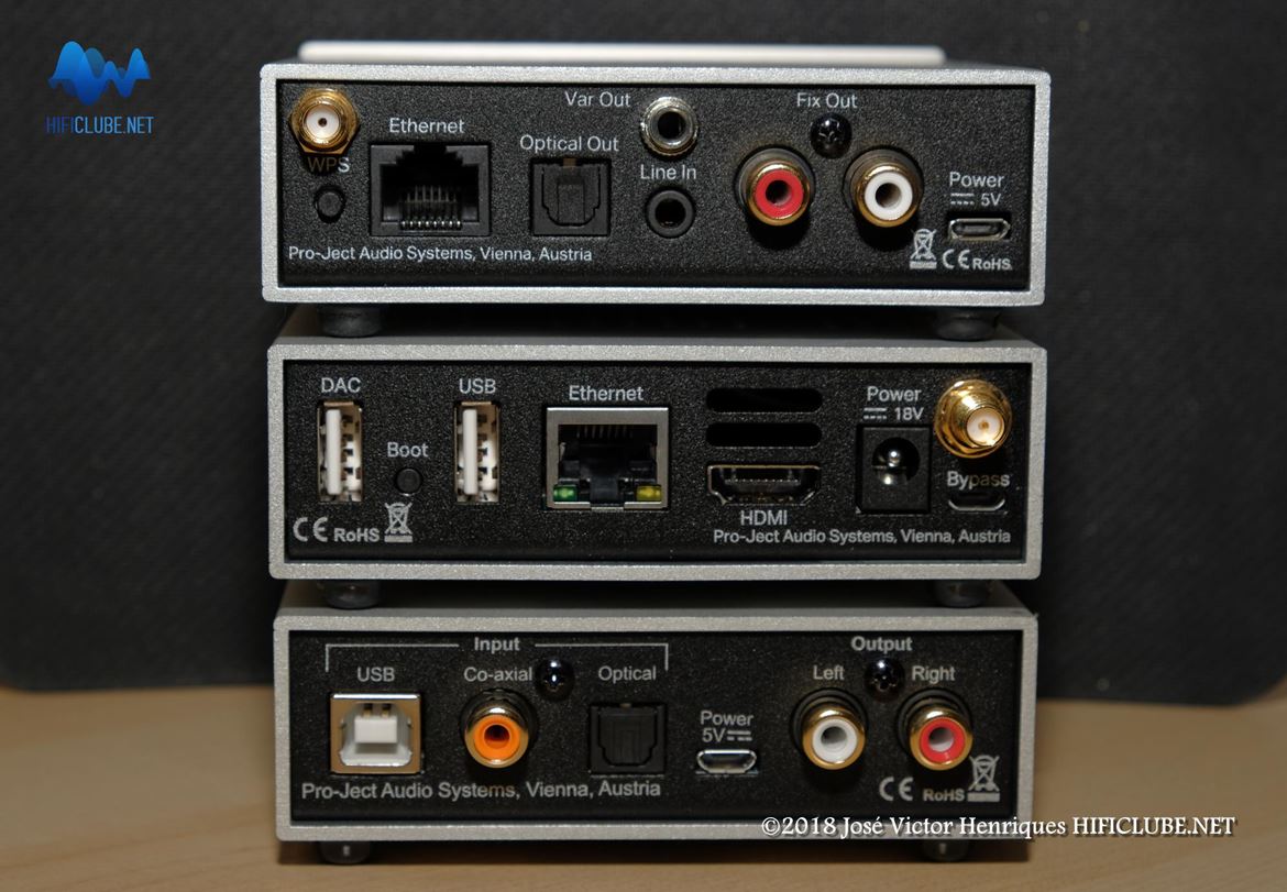 A Series 2 vista de costas. De cima para baixo: S2, S2 Ultra, S2 Digital. Mas porque raio a Pro-Ject inverte a posição das fichas RCA e das fichas de cabo de rede (Ethernet) de modelo para modelo ?