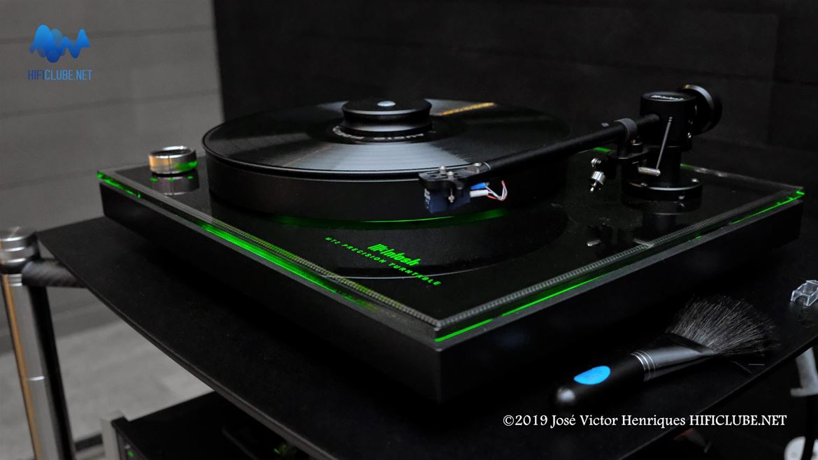 • Gira-discos – McIntosh MT2