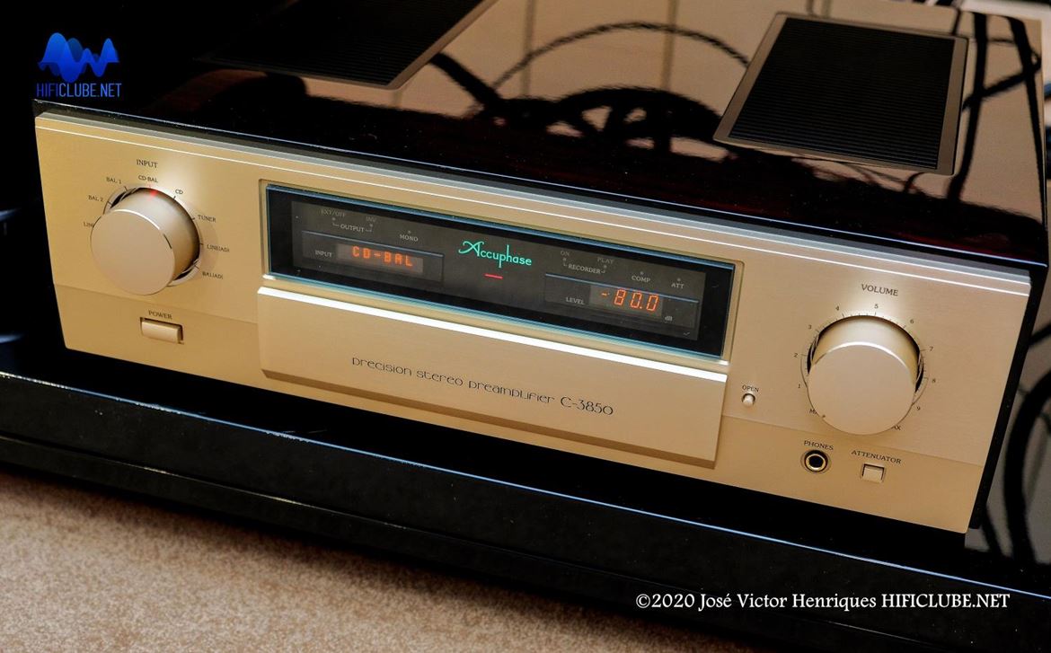 Accuphase preamplifier C-3850