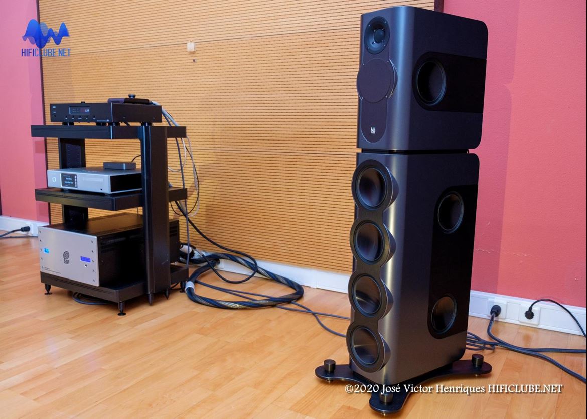 Kii Three + BXT: dois módulos (16 unidades activas com amplificadores NCore) DSP e DAC incluído.