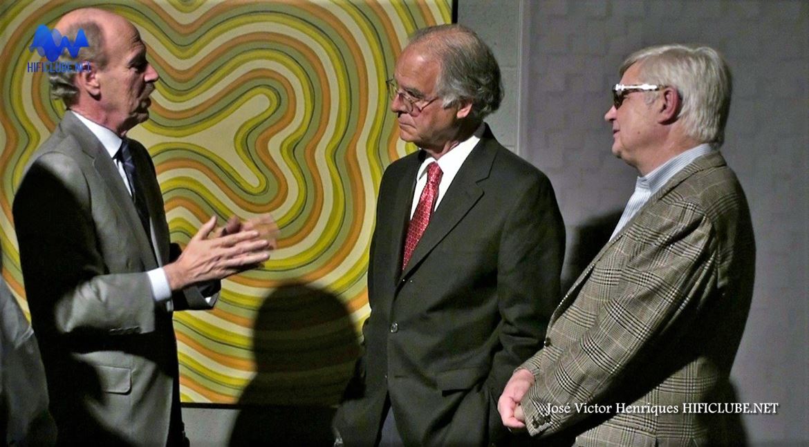 Ricardo Franassovici e Peter McGrath (Wilson Audio), conversando com um cliente (Imacustica, Lisboa, 2013).jpg