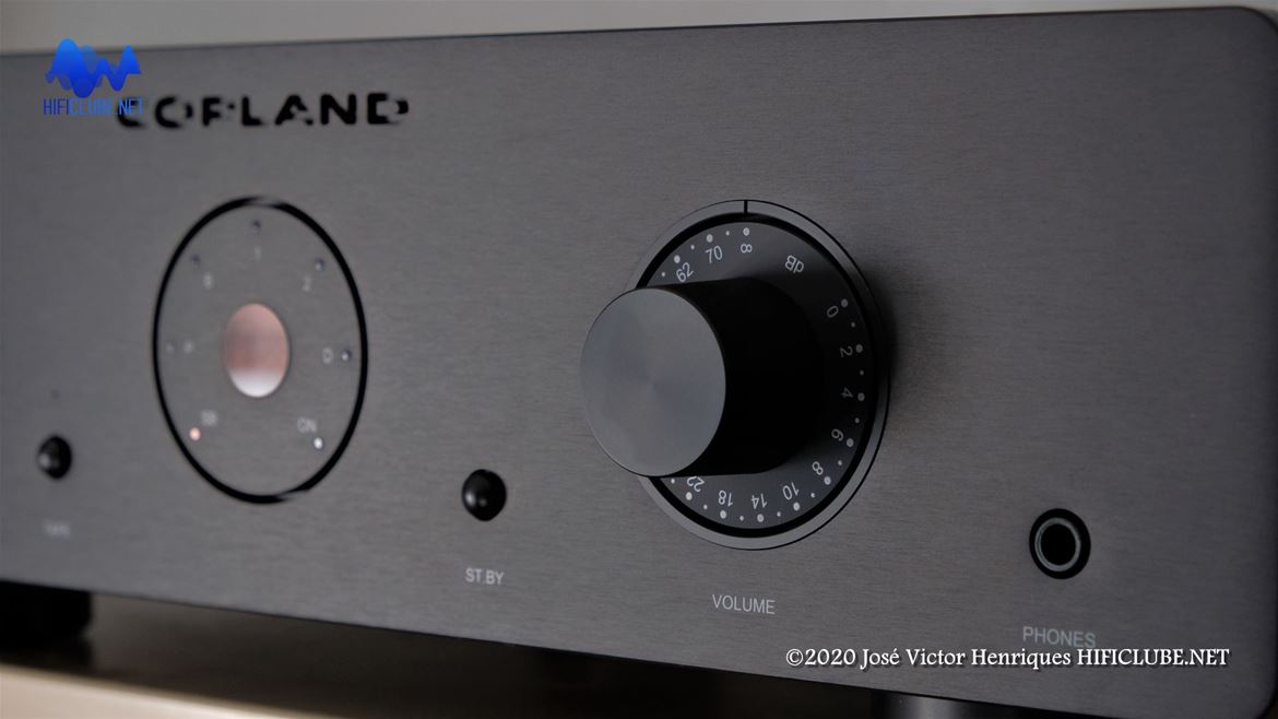 Copland CSA100 - controlo de volume de rotação contínua calibrado de 0-70 dB