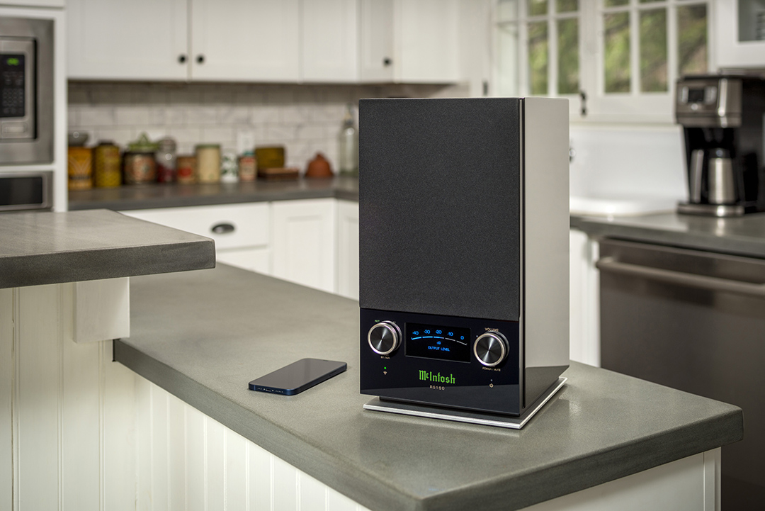 RS150 Lifestyle Counter phone[9889].jpg