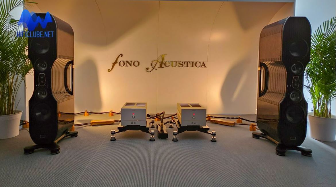 Sala da Fono Acustica com amplificação Robert Koda e colunas Kharma Exquisite Midi Grand