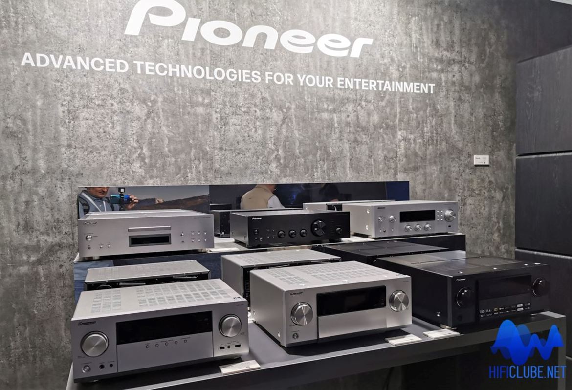 Coleção da Pioneer em demonstração estática.