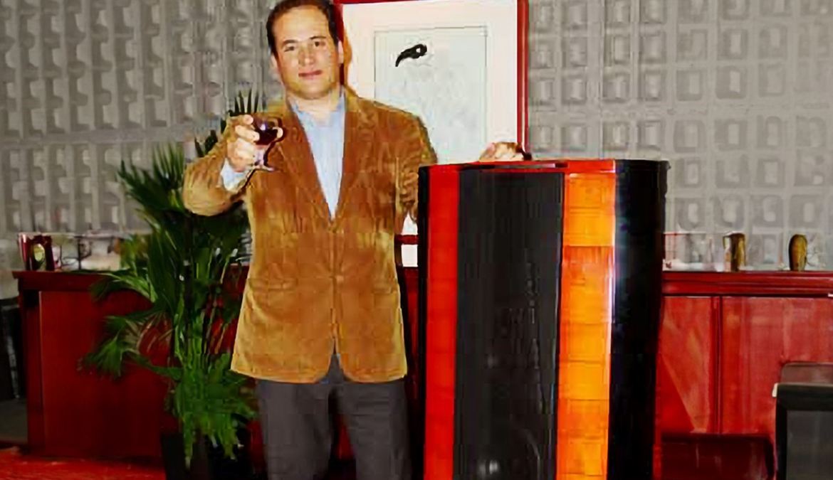 Strad-Manuel-Dias copy 3.jpg