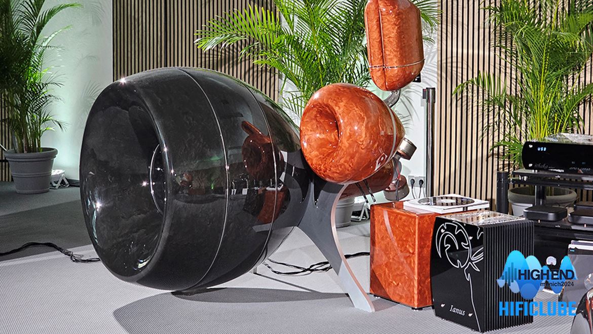 Aries Cerat Contendum II: as unidades de médio-agudos e a unidade de graves/ Aries Cerat Contendum II: Bass, mids and tweeter units.