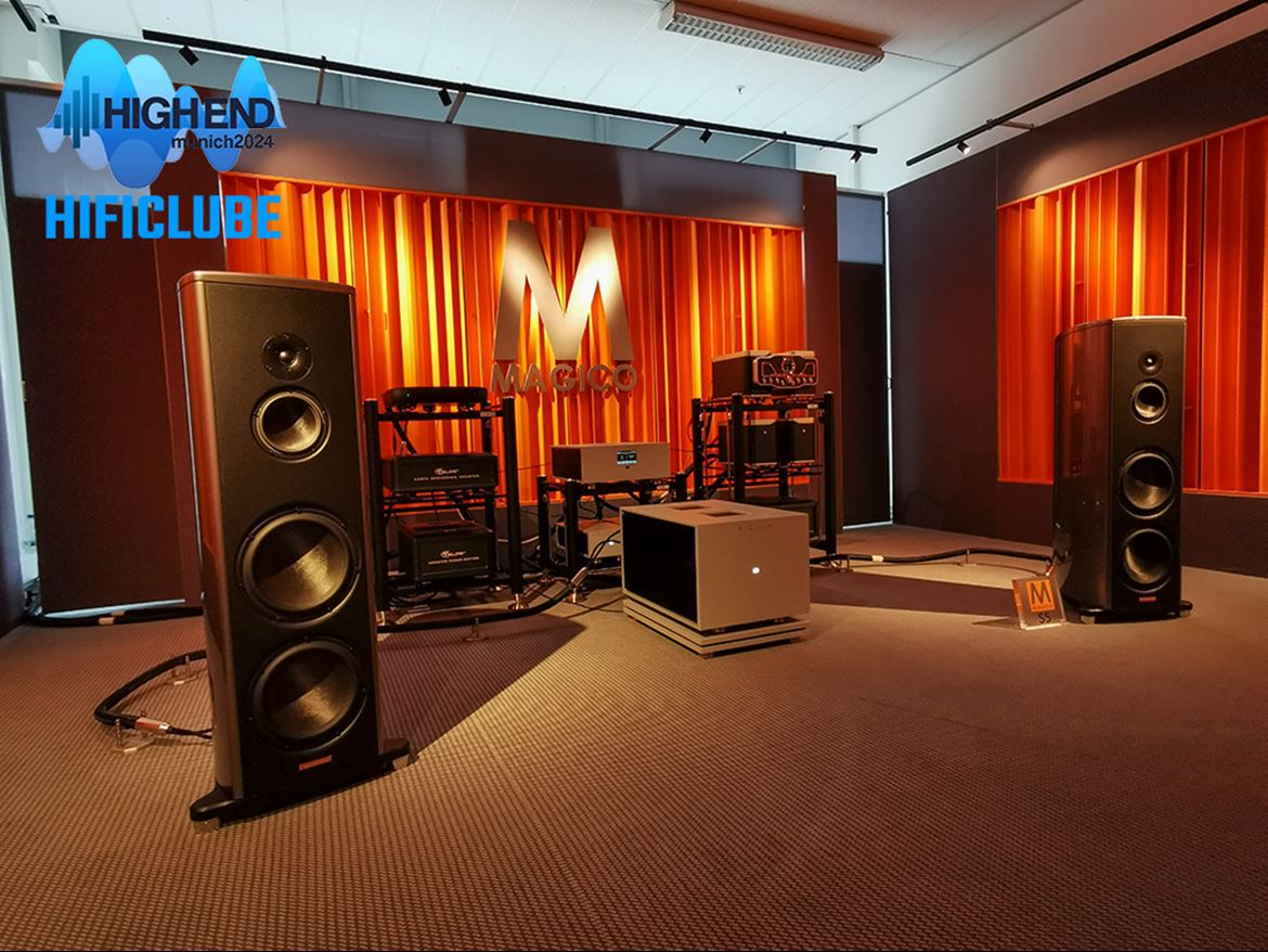 Magico S5 com amplificação Pilium e fonte Wadax. Uma das poucas salas tratadas do MOC, se não mesmo a única. O resultado ouve-se no vídeo.