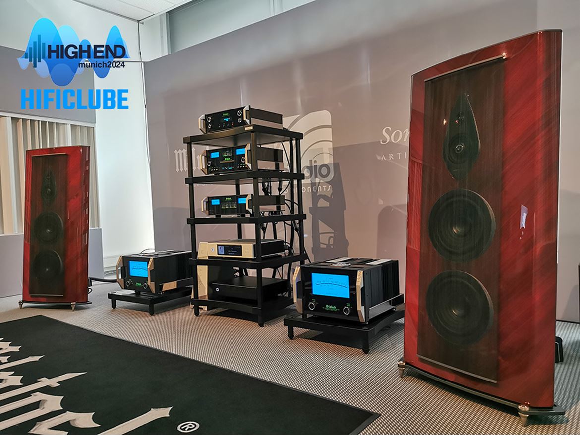 Sonus faber: as Stradivari G2, que já tinham apresentadas o ano passado no Hotel Kempinsky, estavam a tocar maravilhosamente com amplificação McIntosh. E sem excesso de graves, o que é um milagre no MOC e com agudos cintilantes.