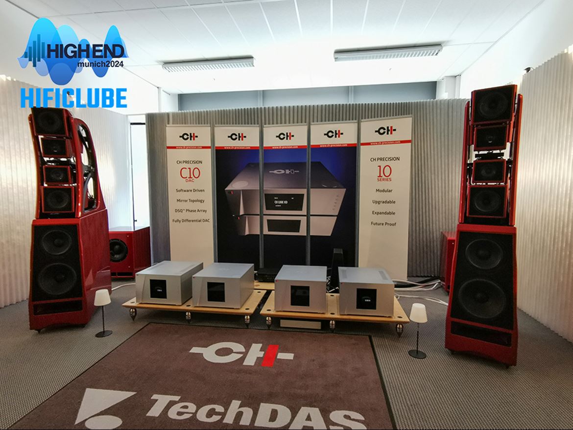 A ocasião era a apresentação mundial do novo DAC CH Precision 10. Mas, sendo uma das salas com colunas Wilson, eu fui lá para ouvir o concerto de Peter McGrath. E fiz gravações de algumas das suas gravações, com o Nagra SD portátil. Podem ouvir os resultados em baixo. A apresentação durou cerca de meia-hora, mas selecionei apenas cerca de 8 minutos.: primeiro a apresentação de Peter com so direto, e depois o registo a 96/24 da música. Mas no final, para grande surpresa de todos os presentes, Peter anuncia um Missa de Shubert, e depois faz o contraste entre o sublime e o inferno, com 'Inferno' de Hedegaard, uma peça de música eletrónica a abrir. O concerto de Peter fechou com a gravação de uma peça clássica-moderna, na qual a orquestra utiliza um tambor tão poderoso que, apesar de ter descido o input level para menos de -100 dB, mesmo assim não foi possível captá-lo sem distorção, pelo obviamente que não selecionei esta gravação.