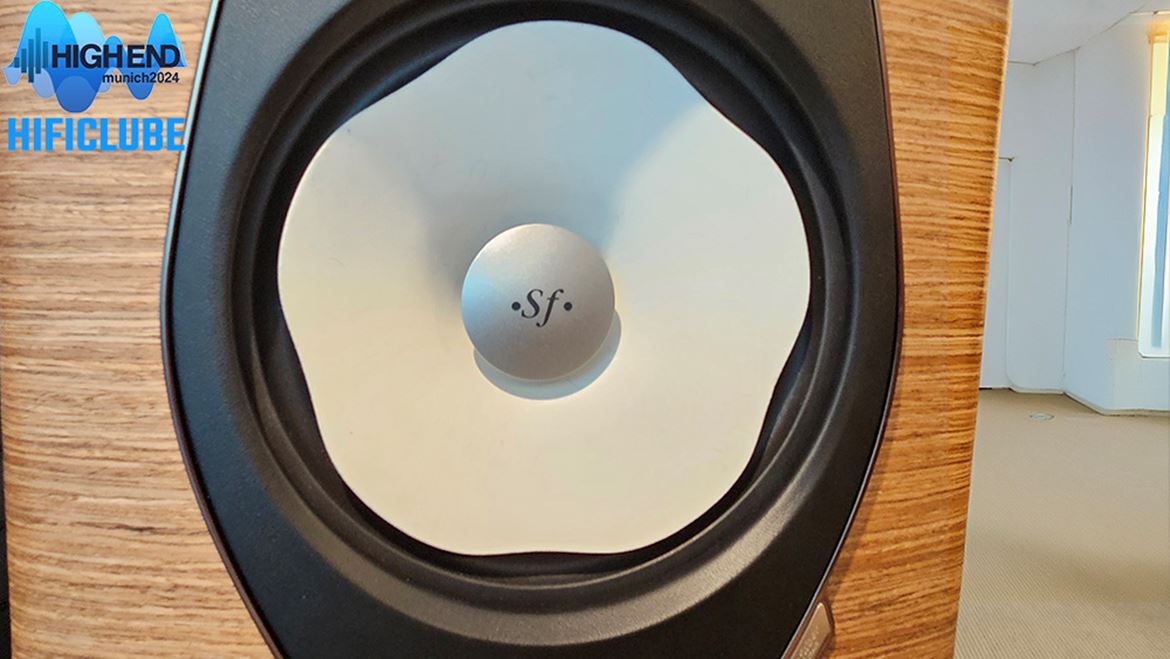 Sonus faber Camelia midrange unit. Repare no come em forma de camélia.