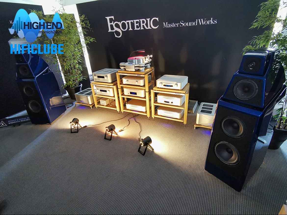 No MOC , há alguma miscigenação de marcas, que produz casamentos diferentes dos que temos em Portugal. A Esoteric fez parelha com as Wilson Audio Alexia V (azul meia-note, lindas!).