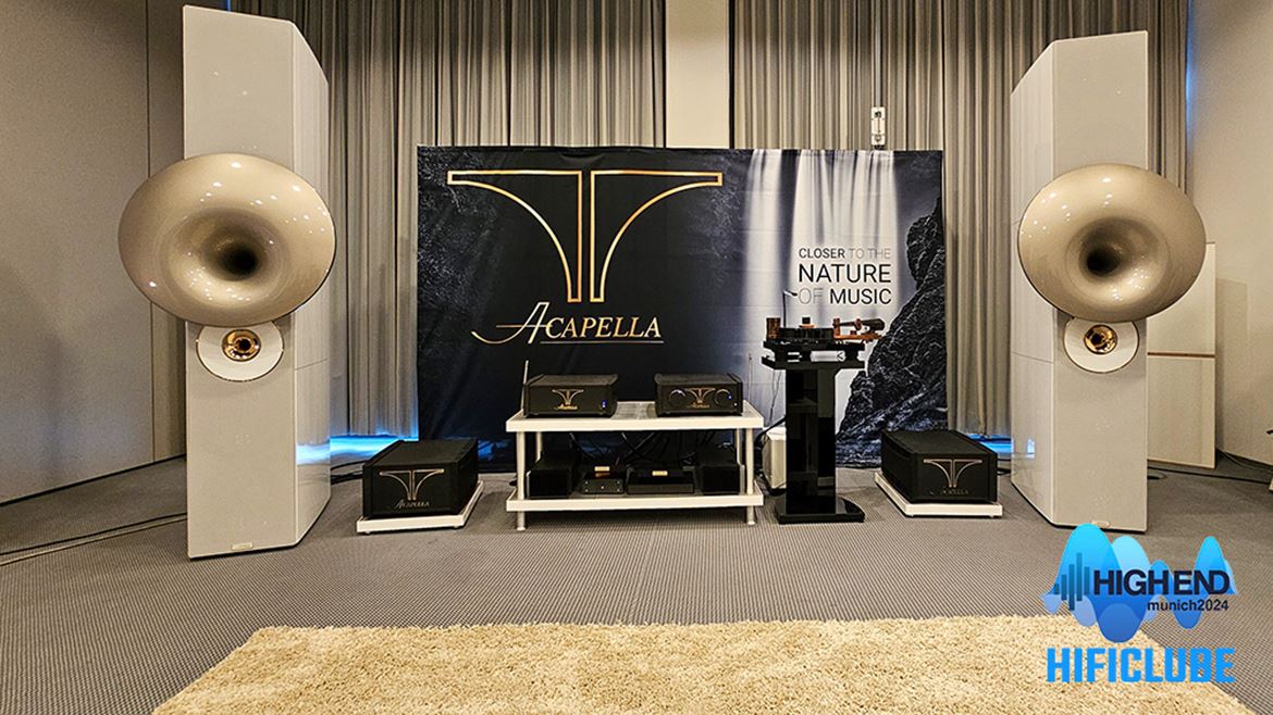 Acapella Hyperion. Finalmente foi possível ouvi-las em toda a sua glória, numa sala acusticamente digna, com amplificação Enérgeia. As Acapella Hyperion têm 2,5 metros de altura e pesam 300 Kg cada uma. Os 4 x woofers de 15 polegadas permitem-lhes descer aos 16Hz. E, a nosso pedido (fomos os primeiros a chegar), foi possível fotografar com boa iluminação, pois as audições posteriores decorreram quase às escuras. A resolução destas colunas, sobretudo a do tweeter de plasma, é de cortar a respiração. Aliás, creio que isso é até evidente no video que vos oferecemos, em baixo. Obrigado, Alfred Rudolph!