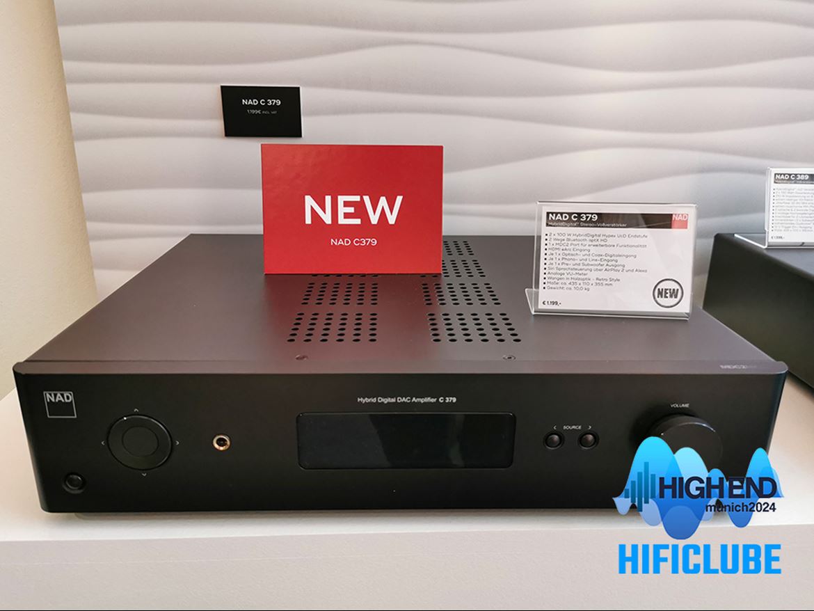 NAD C379 Hybrid Digital DAC amplifier, o modelo mais recente da linha Classic, foi a vedeta do stand da NAD. A construção modular permite fazer upgrades, como instalar os módulos de streaming BluOS e o Dirac de correção de acústica de salas. Tem saída HDMI ARC. O preço deve rondar os €1000