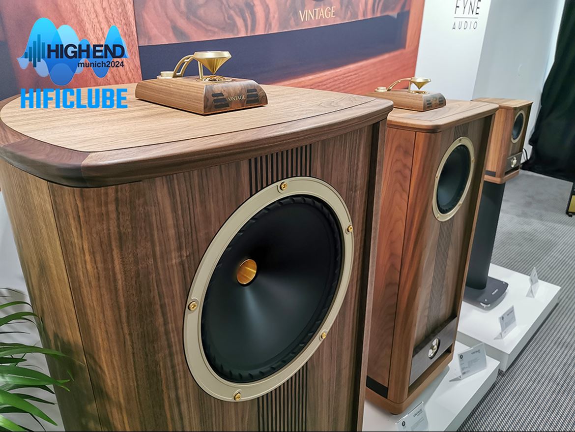 Como sempre acontece, e por estranho que pareça, um supertweeter, que funciona acima dos 12kHz, influencia, e muito, o equilíbrio tonal geral! Ouvem-se coisas que antes nos passavam despercebidas - e não apenas no grave...