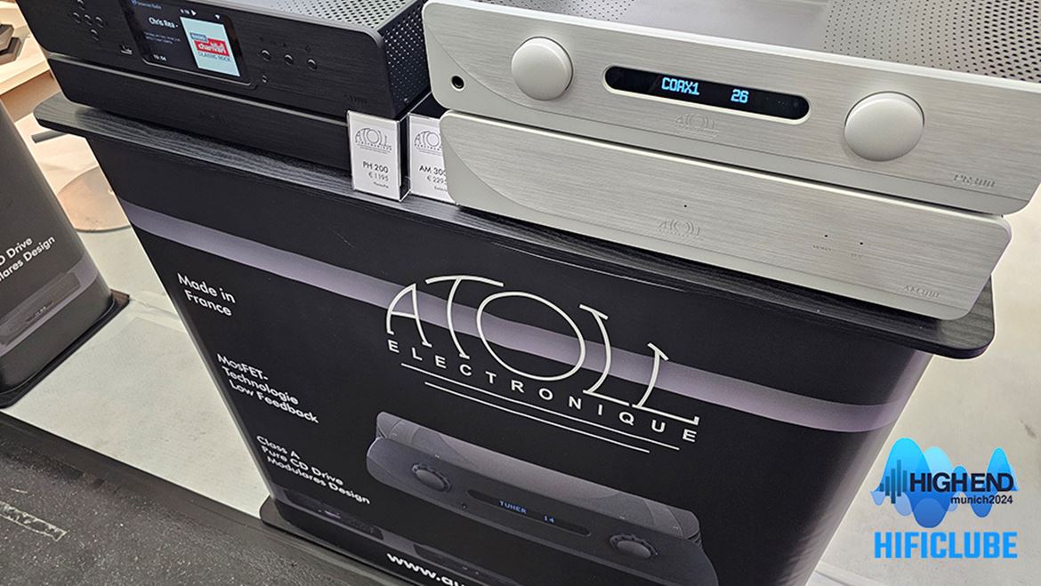 Atoll PR300 Evolution, um novo prévio com um preço que rondará os €2.000. Na foto, no topo à direita sobre o amplificador AM300.