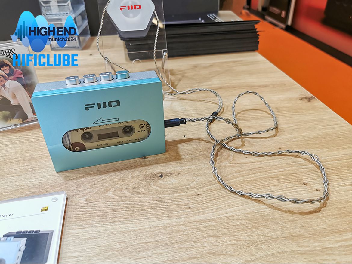 Um festival de gadgets acessíveis e funcionais, que incluía, pasme-se!: leitores de cassetes portáteis. Lembra-se? Eu ainda sou do tempo da cassete pirata.
