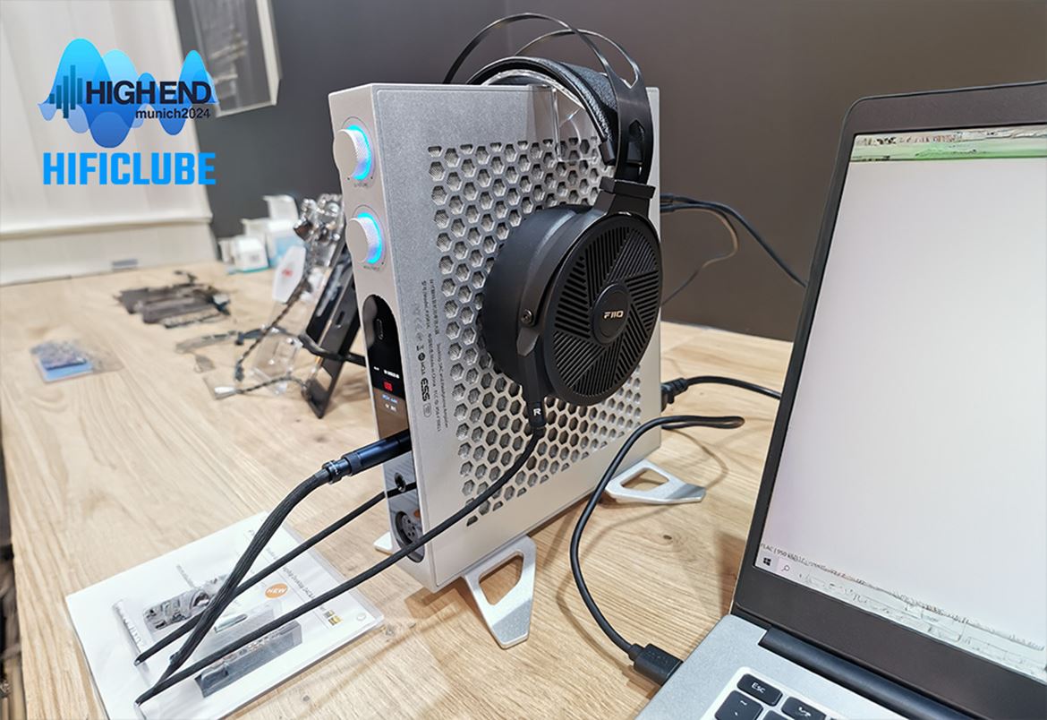 FiiO K19, Flagship Desktop DAC&Amplifier. Equipado com dois chips DAC ES9039MSPRO e módulos THX AAA-788+, suporta fluxos PCM de alta resolução até 32-bit/768kHz e DSD512. O FiiO K19 oferece uma potência máxima de saída de 8000 mW por canal em 32 ohms. Compatível com Bluetooth, está equipado com um chip bidirecional para uso como recetor ou transmissor. Suporta os codecs SBC, AAC, aptX, aptX HD e LDAC.