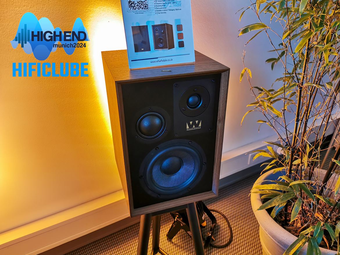 As colunas Wharfedale costumam fazer parceria com a Audiolab, que pertence ao mesmo grupo, mas este ano estiveram apenas em exposição estática. Na foto, as Wharfedale Linton da série Heritage. A Wharfedale Linton apresenta um design vintage que remete para os modelos de colunas tradicionais, mas com uma construção robusta e acabamentos de alta qualidade.
