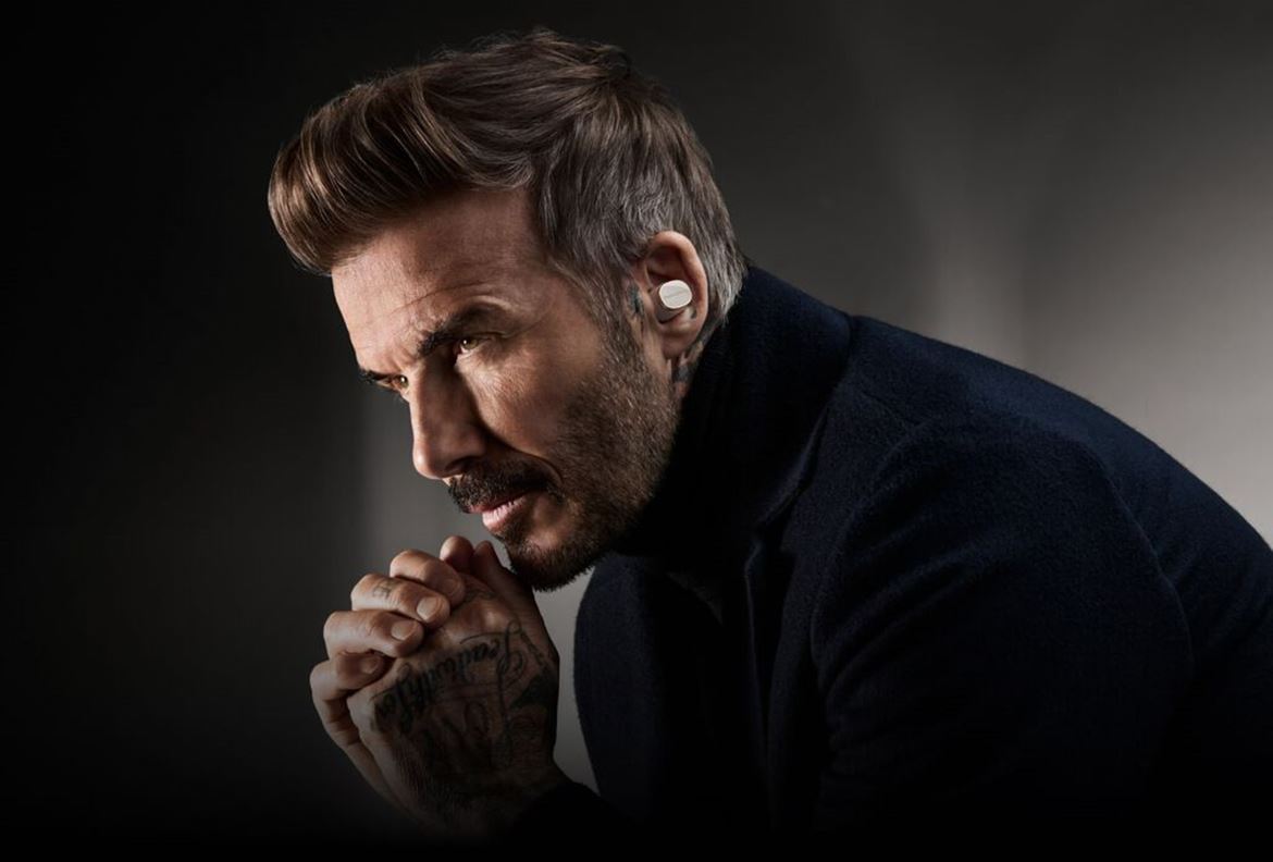 David Beckham e os Bowers&Wilkins Pi8 (foto cortesia Bowers&Wilkins)