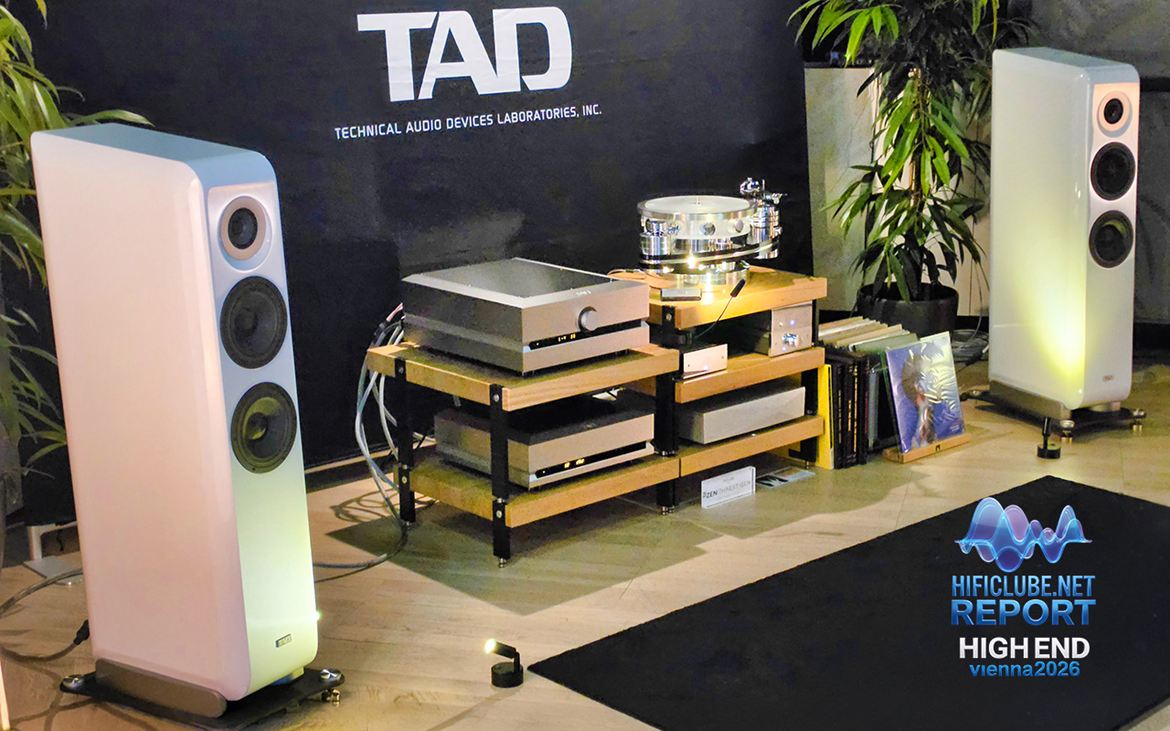 TAD. Tal como a Audio Note, as TAD parecem soar bem em qualquer terreno. E, tal como as Franco Serblin, foram um dos meus locais de repouso — dos ouvidos, entenda-se. Há marcas que não precisam de espetáculo para nos prender. Basta-lhes tocar música.