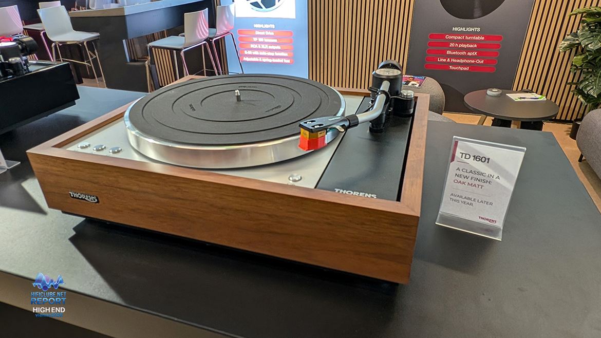 Thorens TD 1601 Oak finish