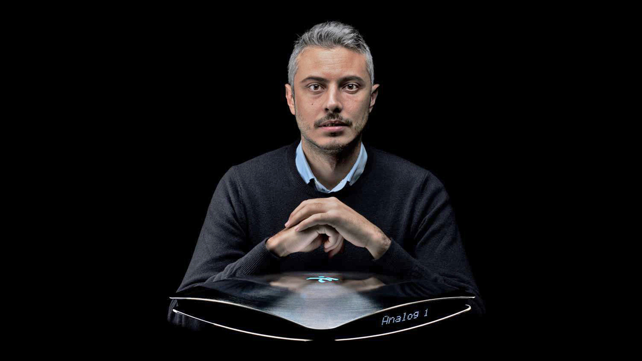 Livio Cuccuza, designer of the Intuition, in a superb photo by Matteo Mescalchin