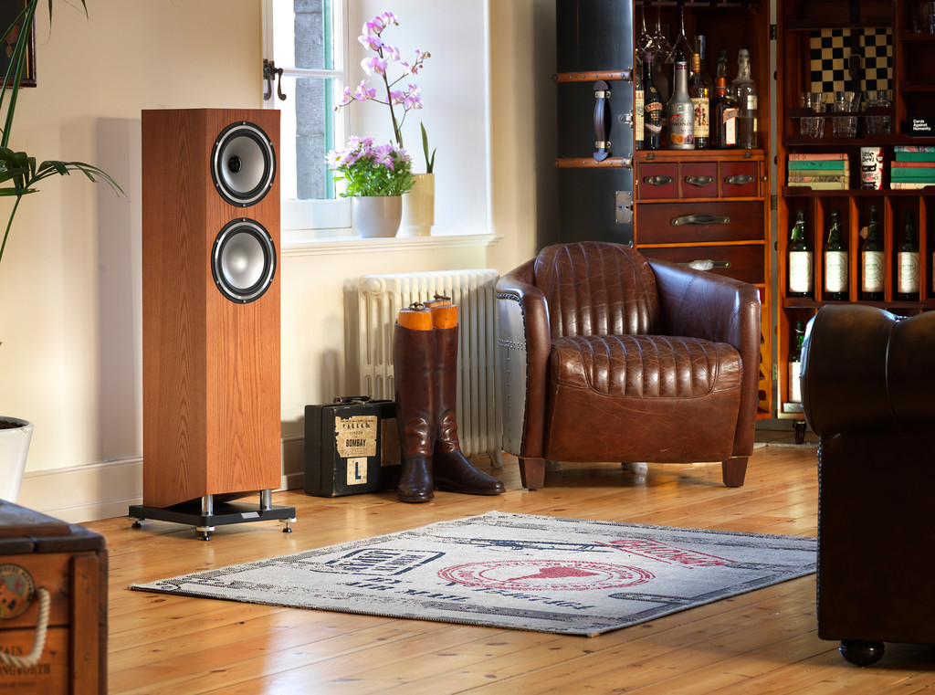 Tannoy XT Series, uma coluna 'residencial' que que o faz sentir em...casa.