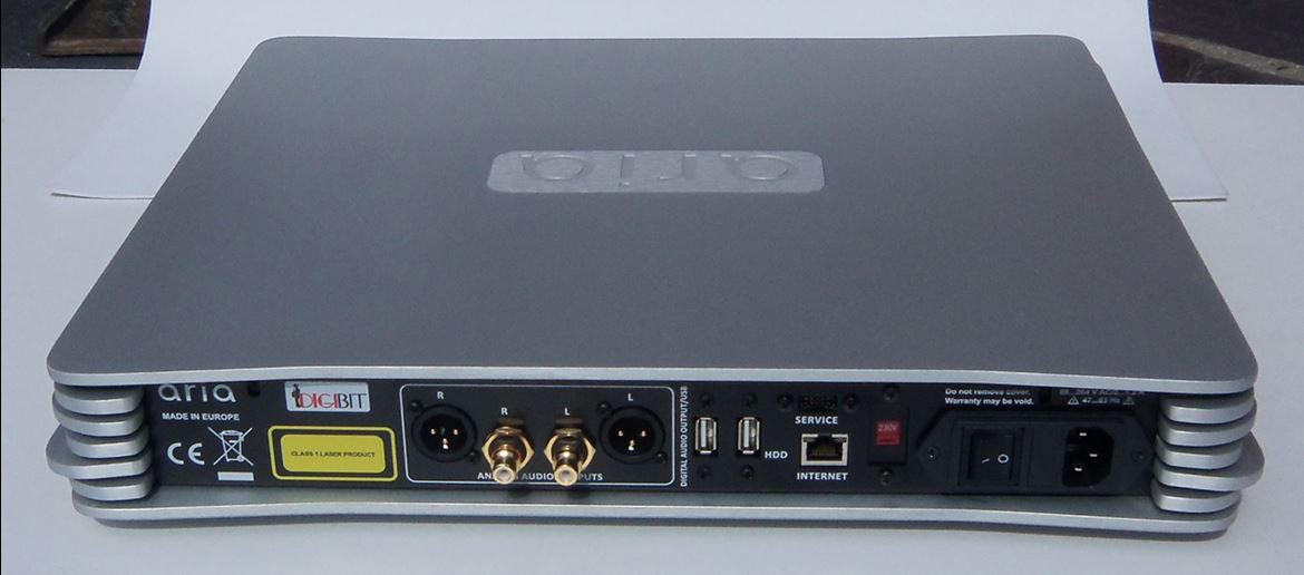 Aria, server com mostrador, DAC e PSU linear (painel traseiro)
