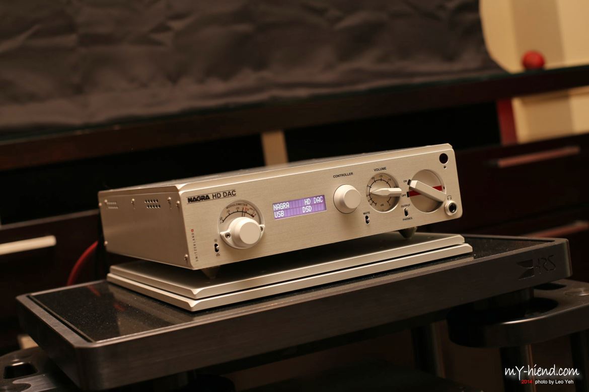 A fine picture by Leo Yeh of the new Nagra HD DAC with DXD 384kHz and DSD 128 capability.