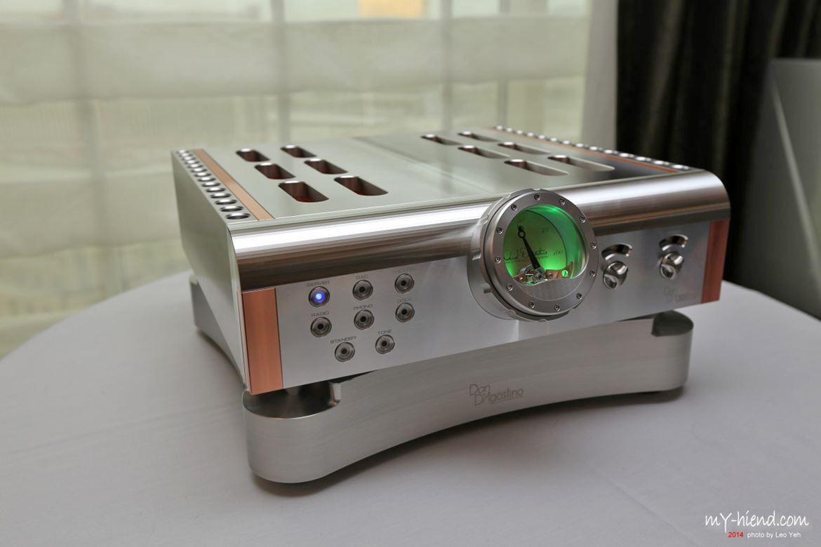 Finally! The Dan D'Agostino Momentum Integrated amplifier (with external power supply)
