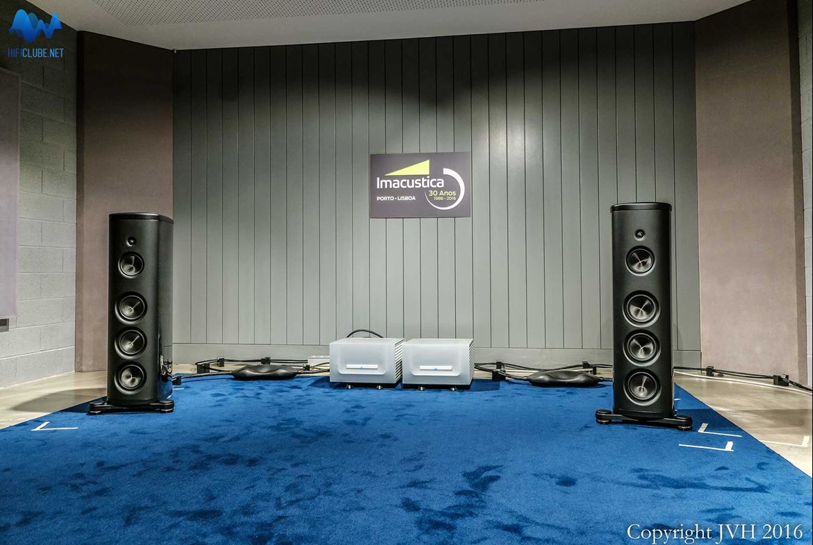 As Magico M3 actuando no palco principal com amplificação Constellation Audio e fonte dCS Vivaldi