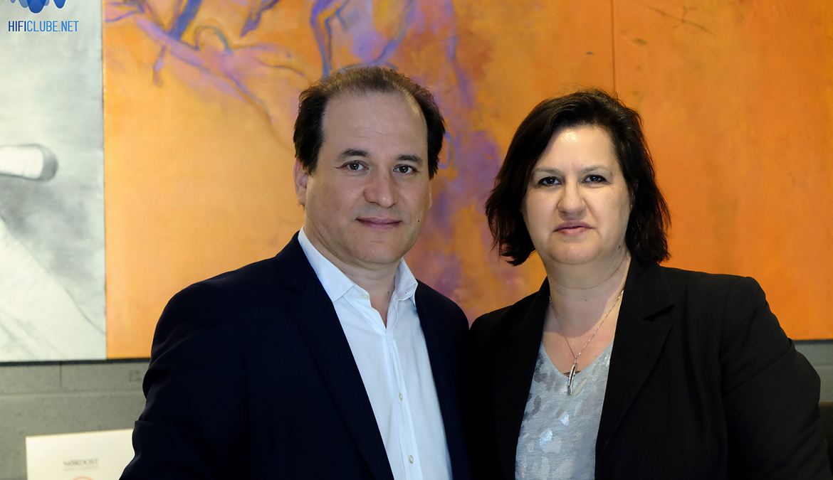 Manuel Dias e Conceição Ferreira, numa pose institucional para a foto comemorativa dos 30 anos da Imacustica.(clique com o rato sobre a foto para aumentar)