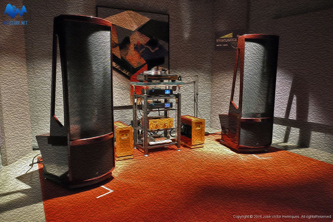 Martin Logan Neolith. Esta obra de arte 'pintada' por JVH no showroom de Lisboa, está agora no Porto. Se vai a Serralves passe antes pela Imacustica...