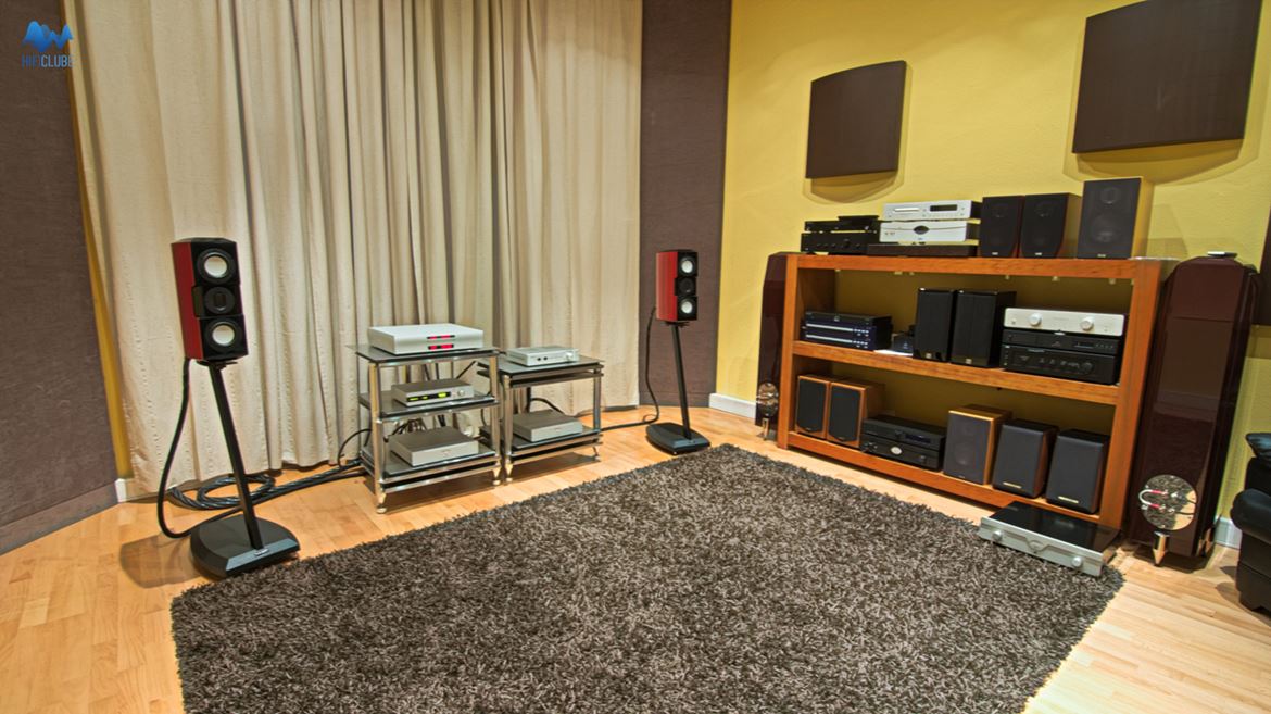 Equipamento em demonstração: Playback Designs S3, Auralic DAC Vega (não utilizado), Taurus (Pre), Merak (monoblocos), Evolution Acoustics Micro One, Kubala Sosna Expression (cabos)