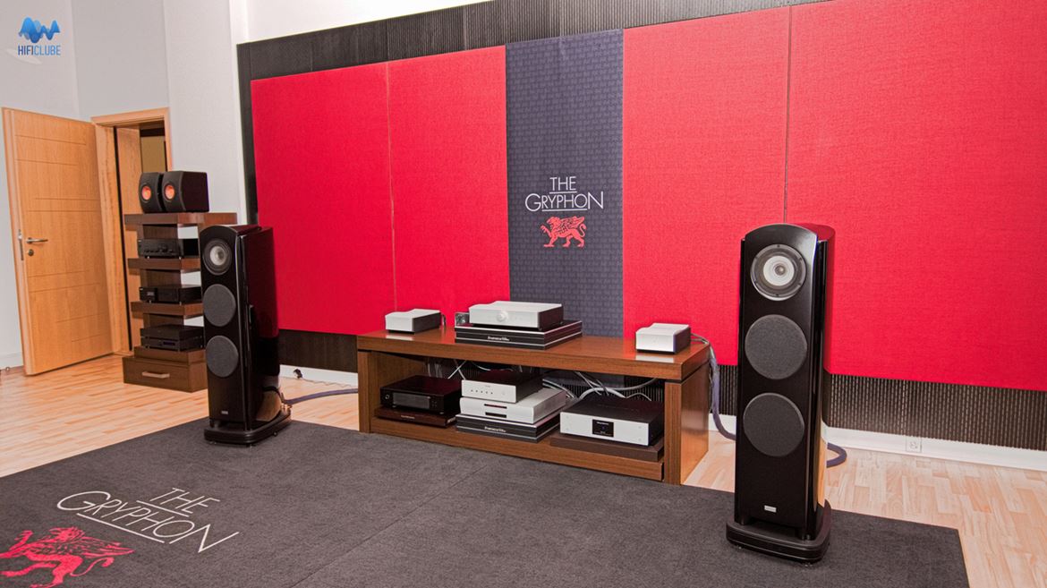Equipamento em demonstração: Playback S3, Aurender S10, DAC Metrum HEX, Mola-Mola (prévio e monoblocos), TAD Evolution One (colunas), Kubala Sosna Emotion e Stein (digital).