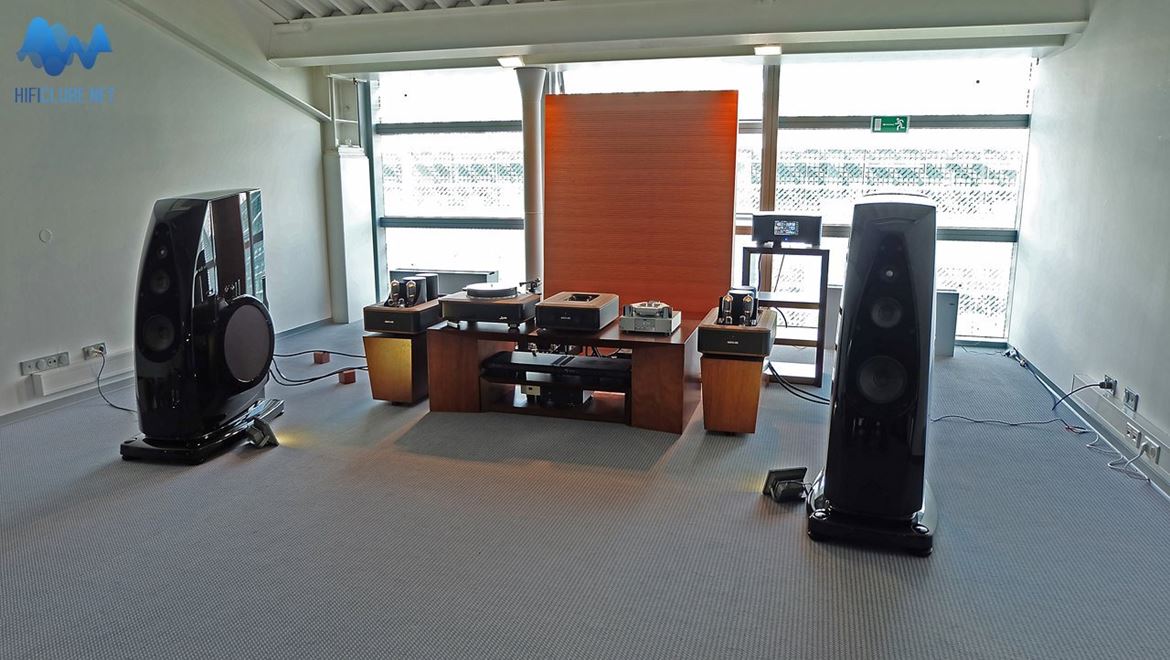 Absolare Passion preamp and 845 tube amplifiers joined Rockport Altair loudspeakers to reach for the absolut
