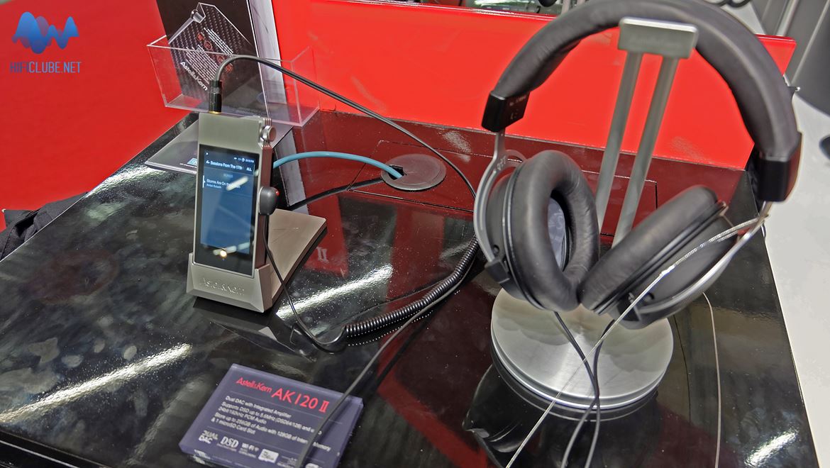 Astell&Kern new AK Series is an incredible portable HD (DSD 128) Player with an internal memory. And it works just as advertised.
