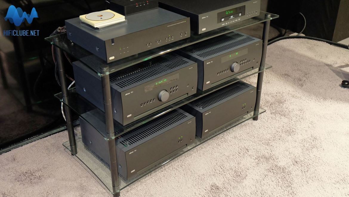 Arcam D33, G49 e 2 x P49: som poderoso, rápido, com excelente ritmo, que entusiasma sem levar ninguém à bancarrota.
