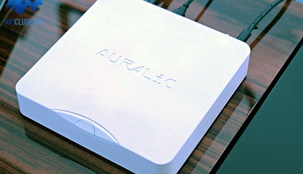 Auralic Aries Mini DAC/Streamer vai custar menos de 500 euros e tem todas as funções do irmão mais velho Aries. Pode ser ligado a drives externas USB e NAS, e aguenta-se com resoluções elevadas como 
