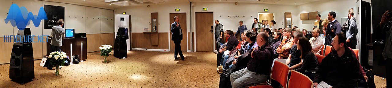 Panoramic view of the Meridian demo room at the Novotel-Paris. Zoom in by clicking on the magnifying lens.