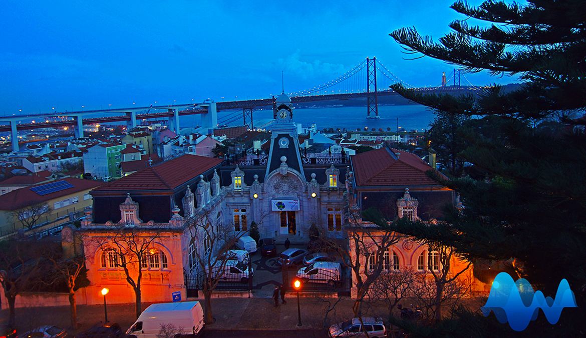 Pestana Palace - edifício das cavalariças, com o Tejo e a ponte ao fundo (vista da sala da Esotérico)