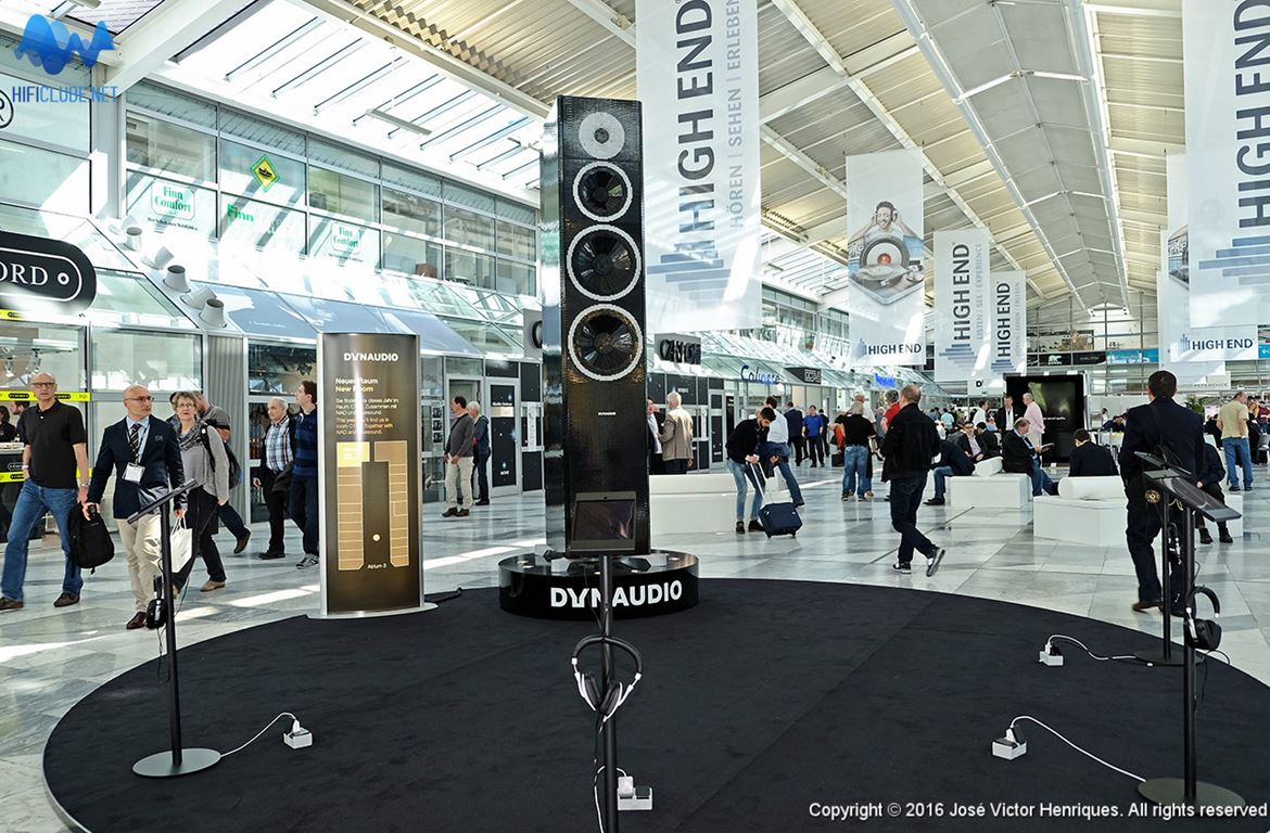 The gigantic Dynaudio Lego loudspeaker at the MOC hall