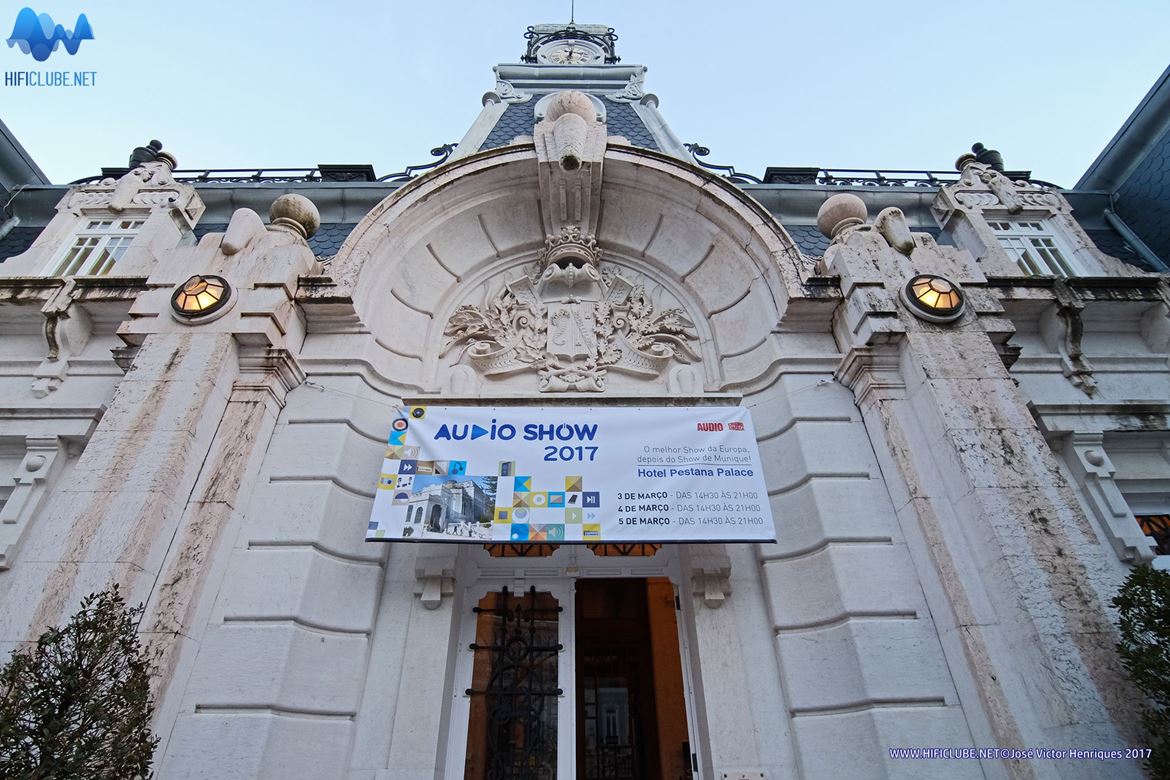 Hotel Pestana Palace: entrada para o Centro de Congresso (cavalariças)