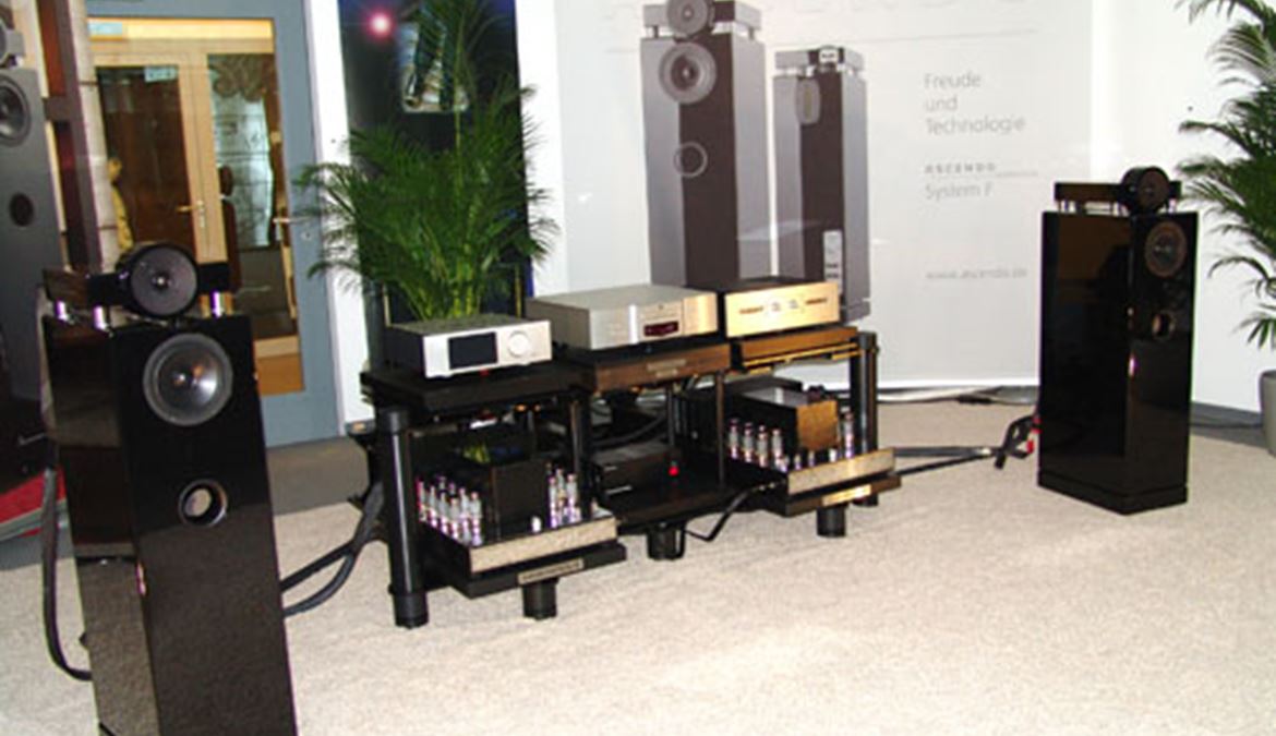 Highend 2010_highlights Em Imagens_ Parte 2: Ascendo, Chord, Devialet, Elac, Kef, Kharma, Magico, Nad, Tad, Yg Acoustics