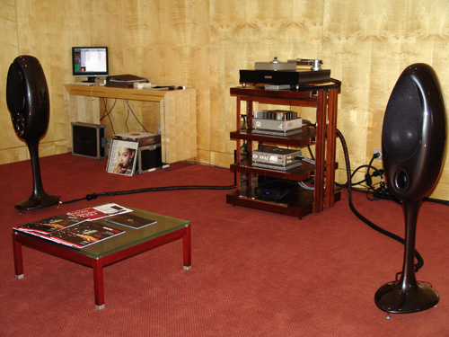 Hifishow 2010_a Reportagem: Ajasom, Audioelite, Delaudio, Ultimate, Viasónica. Novo: Audioteam, Diplofer, Megaudio, Pauca Sed Bona, Support View, Zen Audio