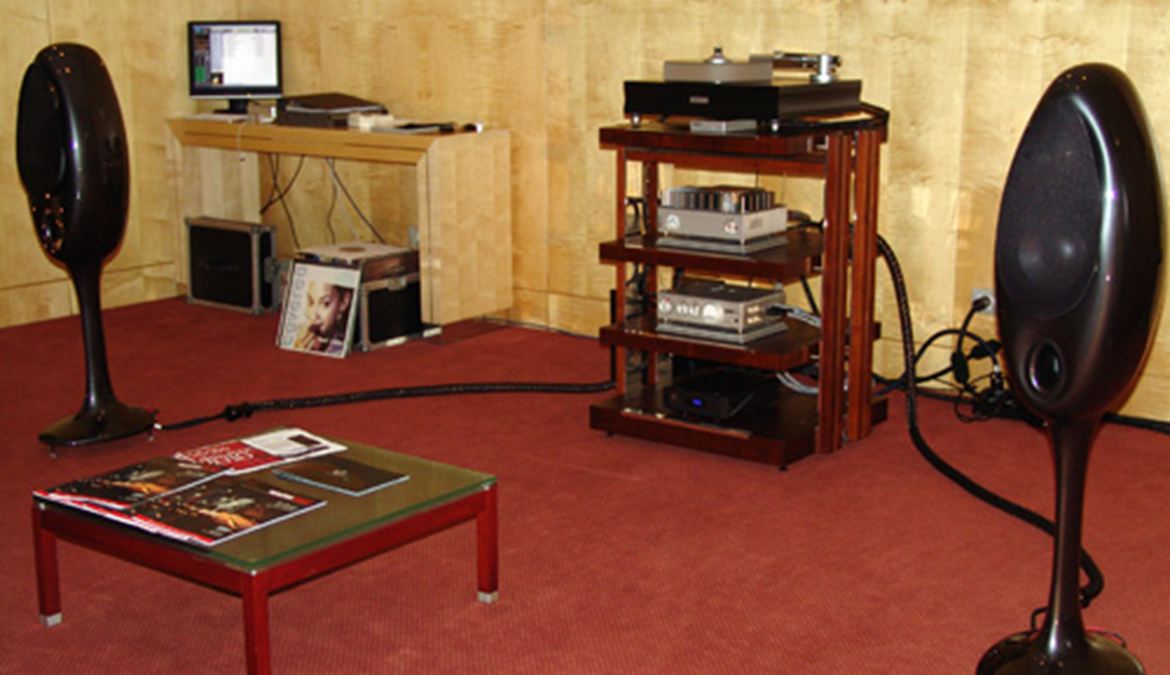 Hifishow 2010_a Reportagem: Ajasom, Audioelite, Delaudio, Ultimate, Viasónica. Novo: Audioteam, Diplofer, Megaudio, Pauca Sed Bona, Support View, Zen Audio