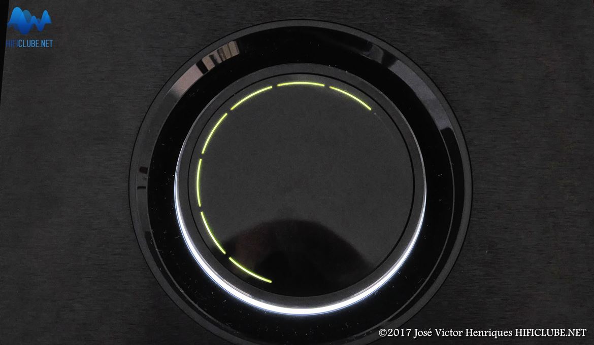 The volume control dashed circle of light 'wakes up' when you approach your hand