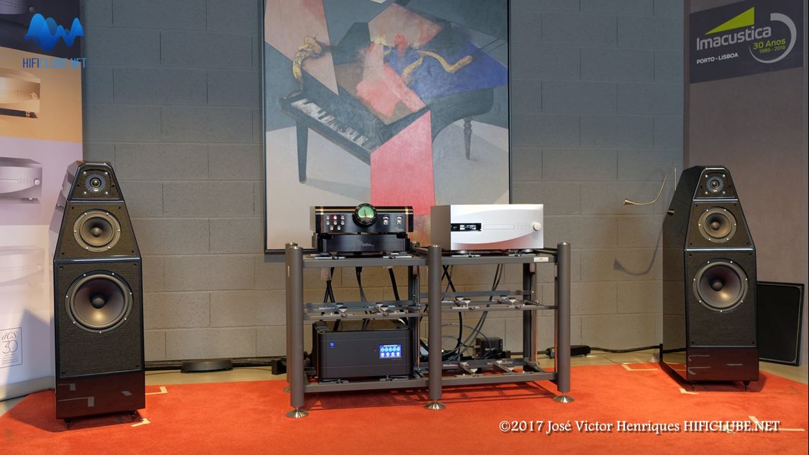 Imacústica- auditório 2: as belas e bem dotadas Yvette, com amplificação D'Agostino Momentum Integrated e fonte dCS Vivaldi One